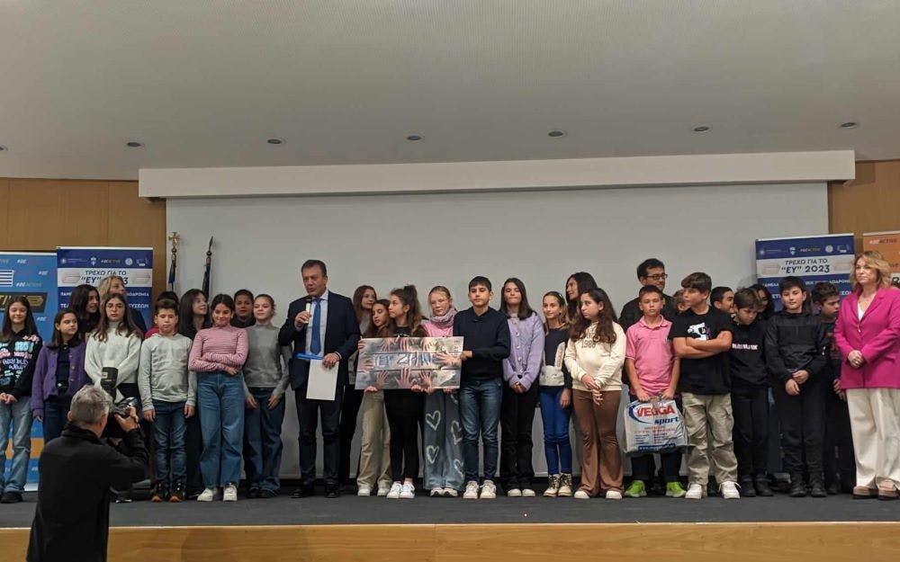 Βραβεύτηκαν τα σχολεία που διακρίθηκαν στην σκυταλοδρομία «Τρέχω για το ΕΥ» runbeat.gr